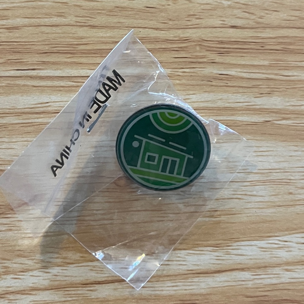 Rare New Starbucks Sustainable Environmental Greener Store Lapel Apron Pin